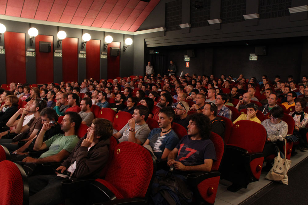 CAMPAÑA SOLIDARIA CON NEPAL Y ESTRENO EN EXCLUSIVA DE "EVEREST" PARA FEDERADOS